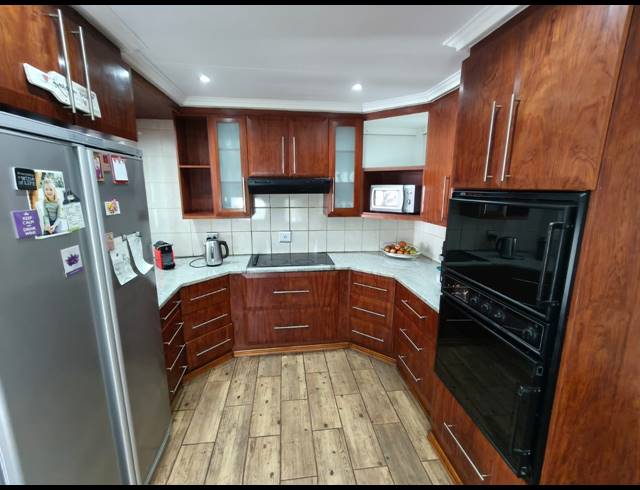 2 BEDROOM TOWNHOUSE FOR SALE IN PROTEA PARK
